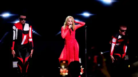Kylie Minogue durante una actuación en 2024 Kylie Minogue durante una actuación en 2024