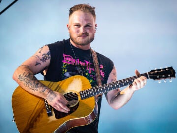 Zach Bryan durante un concierto en 2024