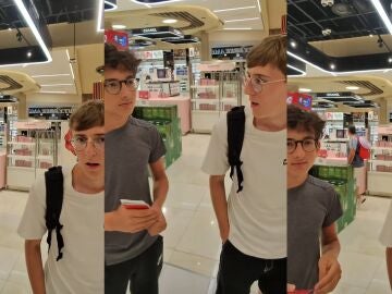 Captura el TikTok de @erra.aslanii de la broma de un tiktoker a dos chicos en el aeropuerto que los dej&oacute; sin palabras 