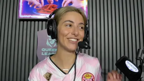 Gemita en su stream. Gemita en su stream.