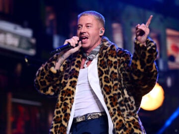 Macklemore durante un concierto en Australia en 2024