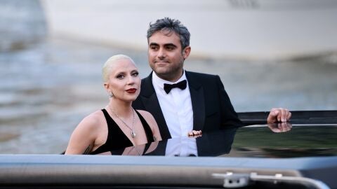 Lady Gaga y su prometido Michael Polansky en el Festival de Venecia