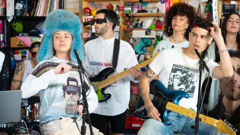 Miniatura del Tiny Desk de Ca7riel y Paco Amoroso Miniatura del Tiny Desk de Ca7riel y Paco Amoroso