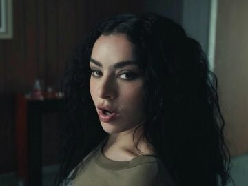 Miniatura de Charli XCX en YouTube