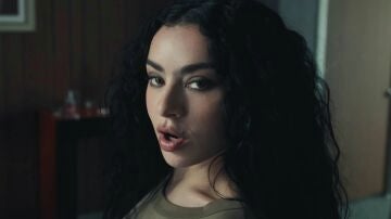 Miniatura de Charli XCX en YouTube