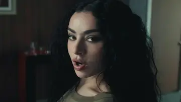 Miniatura de Charli XCX en YouTube Miniatura de Charli XCX en YouTube