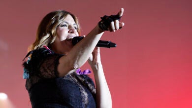 Las lágrimas de Leire Martínez en el cierre de gira de La Oreja de Van Gogh en Zaragoza