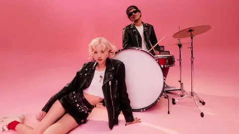 Miniatura del videoclip de APT Miniatura del videoclip de APT