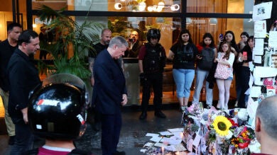 Geoff, el padre de Liam Payne, rinde homenaje a su hijo en el hotel donde murió