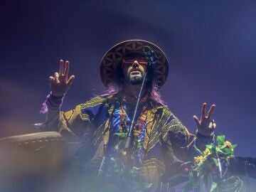 Sebastian Pringle durante el concierto de Crystal Fighters en el Wizink Center