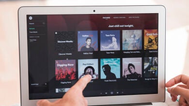 ¿Cómo se generan las letras de las canciones en Spotify?