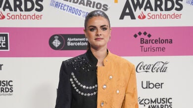 Lucía de la Puerta provoca aplausos y críticas con su homenaje a las víctimas de la DANA en LOS40 Music Awards