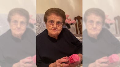 La divertida reacción de una abuela al recibir un Sonny Angel: 