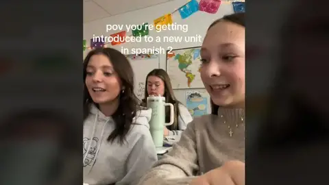 El divertido intento de tres estudiantes estadounidenses por aprender español El divertido intento de tres estudiantes estadounidenses por aprender español