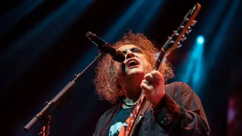 The Cure durante un concierto en 2023 The Cure durante un concierto en 2023