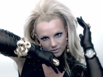 Britney Spears en el videoclip de Scream and Shout.