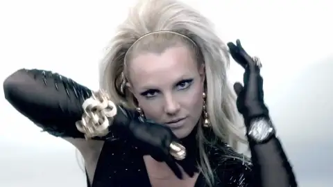 Britney Spears en el videoclip de Scream and Shout. Britney Spears en el videoclip de Scream and Shout.