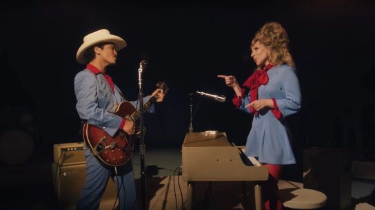 Imagen del videoclip de Die With A Smile de Bruno Mars y Lady Gaga