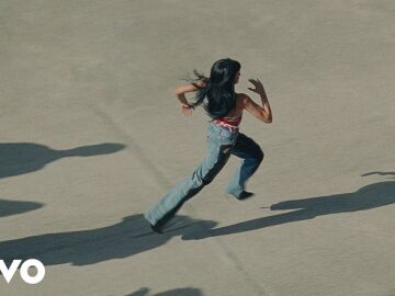 Miniatura del videoclip de Aitana