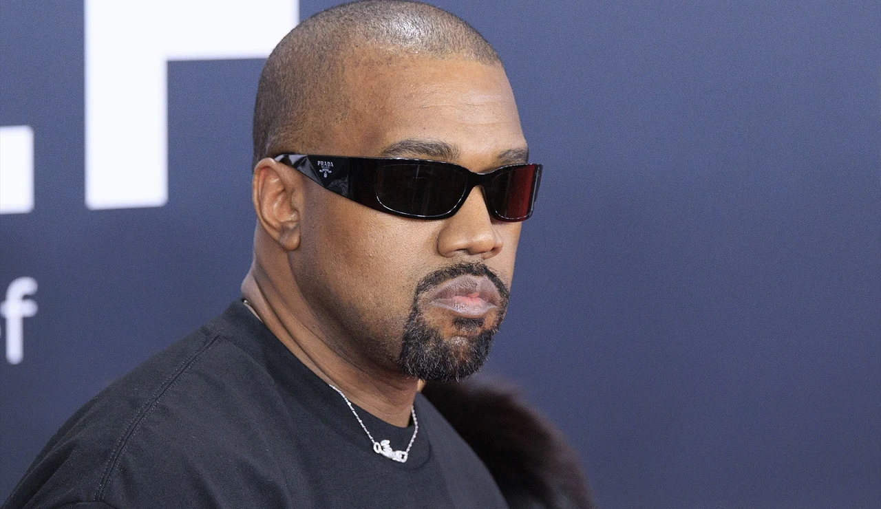 Kanye West en los Grammy 2025