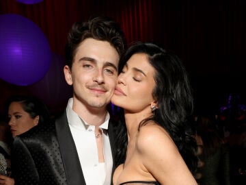 Kylie Jenner y Timoth&eacute;e Chalamet en la fiesta post Oscar de Vanity Fair