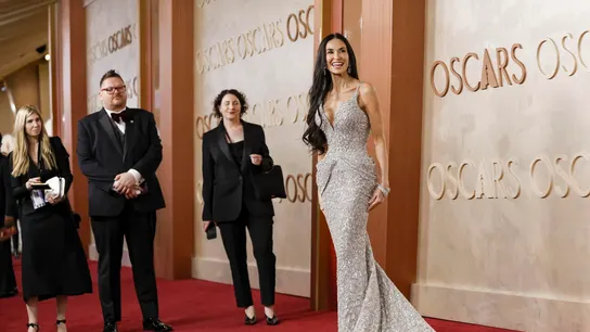 Demi Moore en la alfombra roja de los Oscar Demi Moore en la alfombra roja de los Oscar