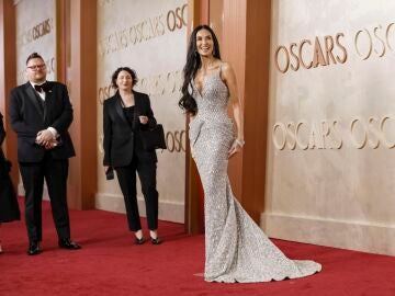 Demi Moore en la alfombra roja de los Oscar
