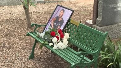  Fans de One Direction en Buenos Aires inauguran un banco en honor a Liam Payne