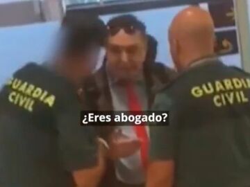 La demoledora respuesta de un guardia civil a un italiano en el aeropuerto de Tenerife