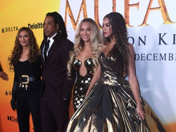 Beyonc&eacute; junto a Jay Z, su madre y su hija mayor