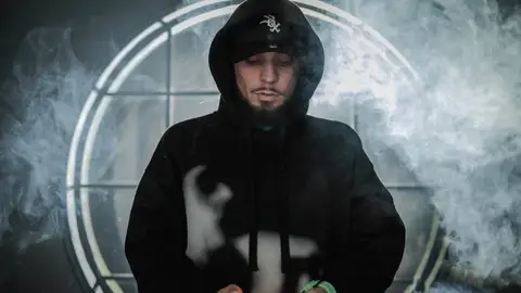 Miniatura de un videoclip de JC Reyes Miniatura de un videoclip de JC Reyes