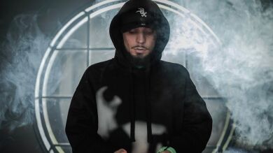 JC Reyes se cae de la moto al entrar a su concierto en Madrid y la noche acaba en desastre