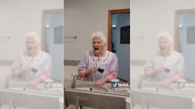 La abuela que arrasa en redes recreando la mourning routine viral de Ashton Hall