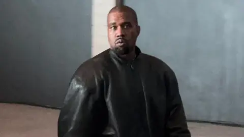 Kanye West recibe una denuncia de Copyright Kanye West recibe una denuncia de Copyright