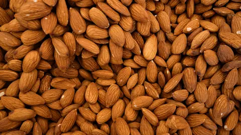 Imagen de un montón de almendras Imagen de un montón de almendras