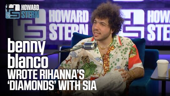 Benny Blanco durante una entrevista