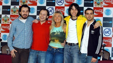 Amaia Montero junto a La oreja de Van Gogh