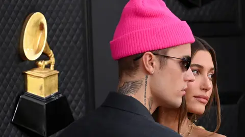 Justin Bieber junto a Hailey Bieber Justin Bieber junto a Hailey Bieber