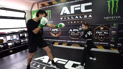 Roro tras su primer sparring. Roro tras su primer sparring.