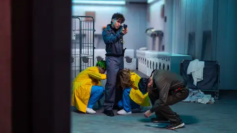 Mike Fajardo disparando su pistola en 'Biara' Mike Fajardo disparando su pistola en 'Biara'