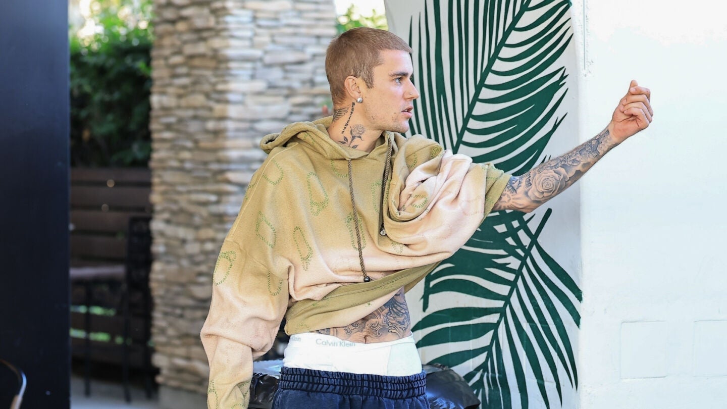Justin Bieber enfrent&aacute;ndose a los paparazzi