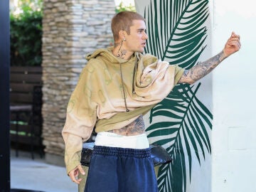 Justin Bieber enfrent&aacute;ndose a los paparazzi