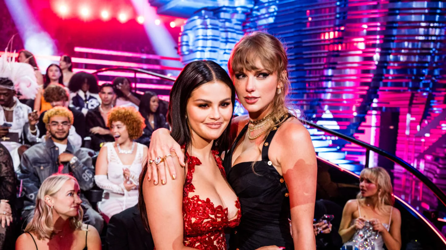 Taylor Swift y Selena Gomez en 2023 Taylor Swift y Selena Gomez en 2023