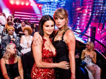 Taylor Swift y Selena Gomez en 2023