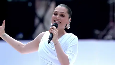Jessie J promete "vencer" el cáncer de mama en su último concierto antes de la cirugía Jessie J promete "vencer" el cáncer de mama en su último concierto antes de la cirugía