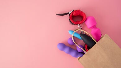 Dildos realistas: los enemigos de tu vagina (o de tu ano)