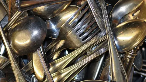 Cubiertos desordenados Cubiertos desordenados