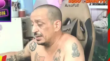 Simón Pérez en stream. Simón Pérez en stream.