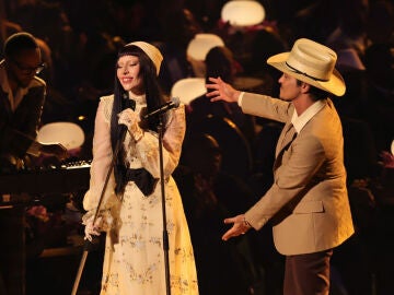 Lady Gaga y Bruno Mars en los Grammy