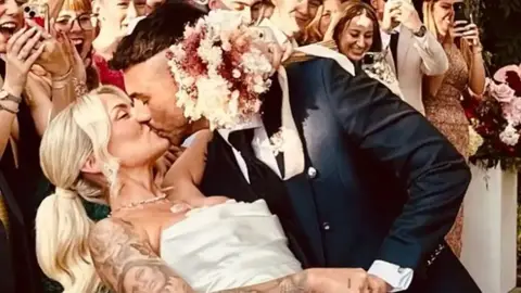 Imagen de la boda de DjMaRiiO y Noe Imagen de la boda de DjMaRiiO y Noe